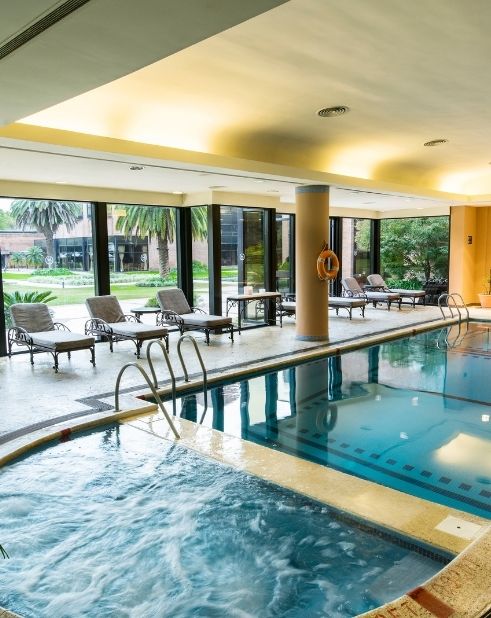 Piscina interna climatizada